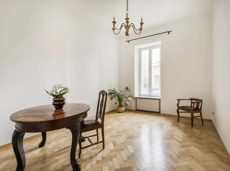 Mieszkanie 3 pokoi 81 m² Warszawa, Polska