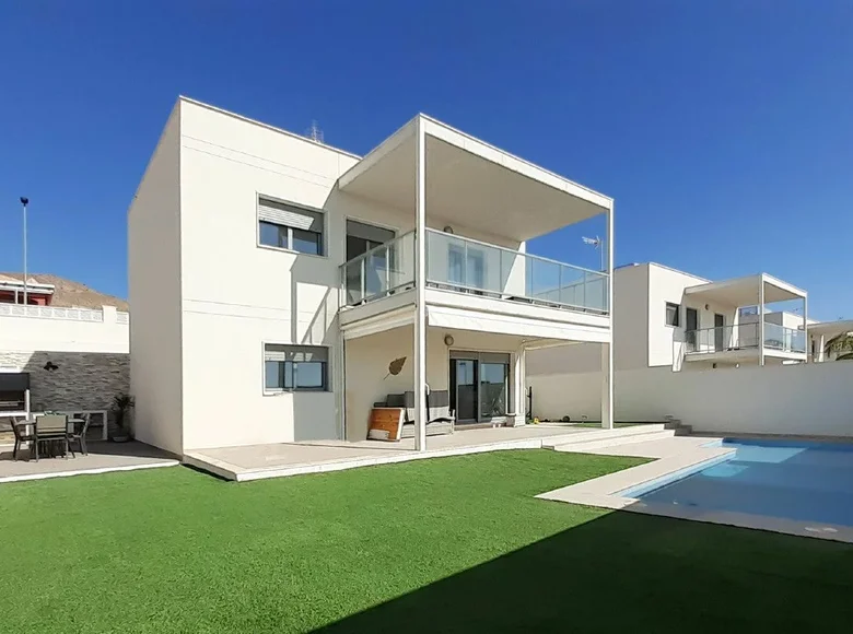 4 bedroom Villa 130 m² Finestrat, Spain
