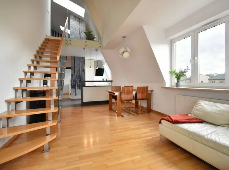 Mieszkanie 3 pokoi 82 m² Warszawa, Polska