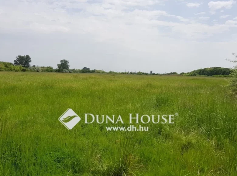 Land 23 557 m² Vecses, Hungary