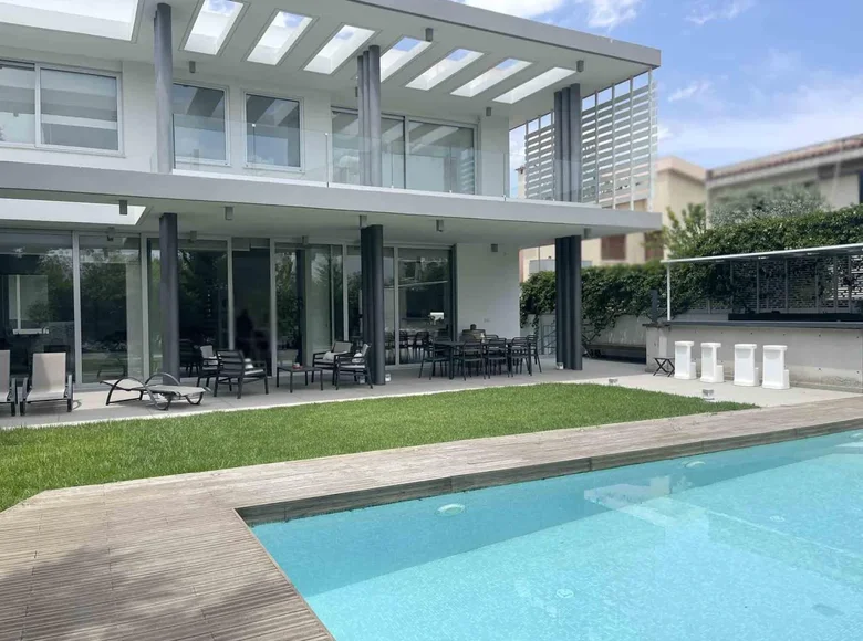5 bedroom house 716 m² Strovolos, Cyprus