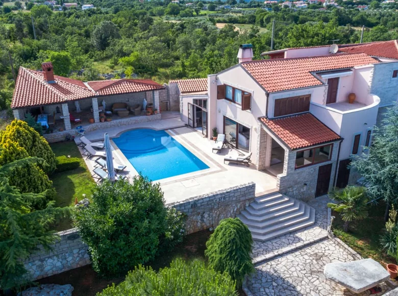 Villa de 4 dormitorios 350 m² Rakalj, Croacia