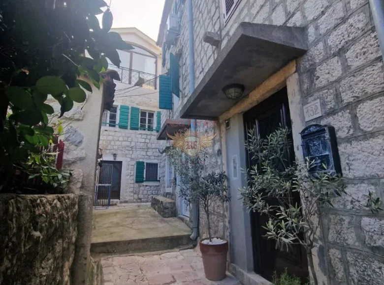 Haus 4 Zimmer 86 m² Dobrota, Montenegro