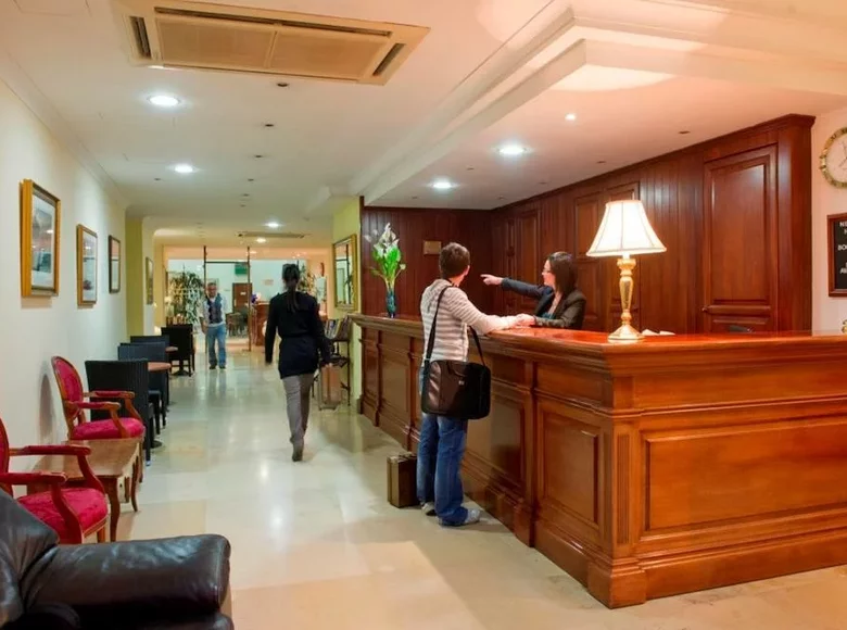 3-star hotel for sale, 72 rooms, near the Sadao border checkpoint (Dan Nok), Songkhla Province, Thailand, next to Malaysia.