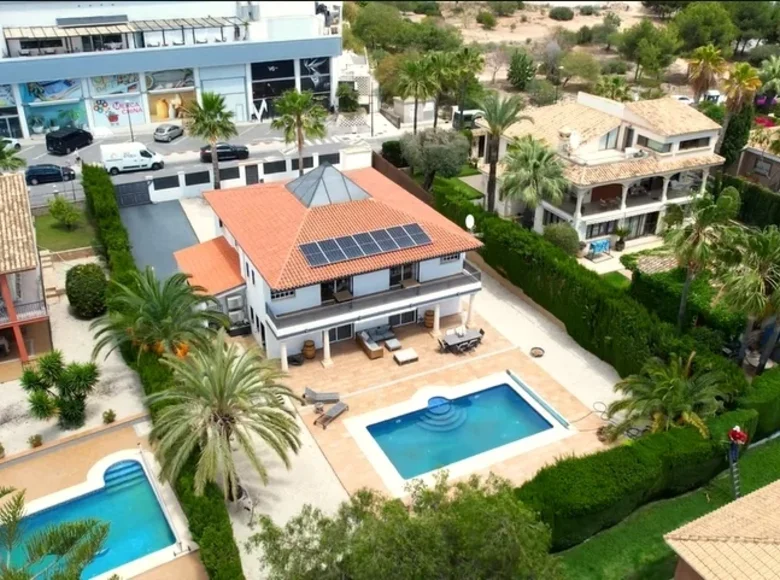 4 bedroom house 380 m² Benidorm, Spain