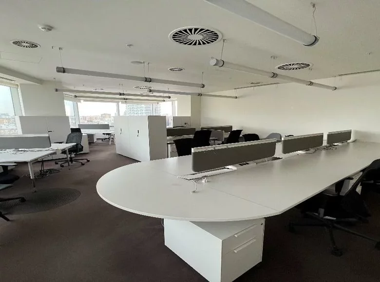 Office 1 296 m² in Central Administrative Okrug, Russia