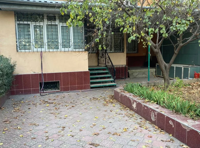 Квартира 4 комнаты 92 м² Ханабад, Узбекистан
