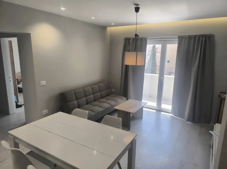 Квартира 2 комнаты 70 м² Тирана, Албания