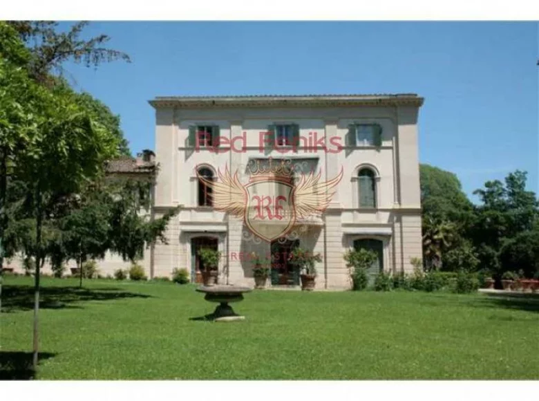 5 bedroom villa 1 000 m² Siena, Italy
