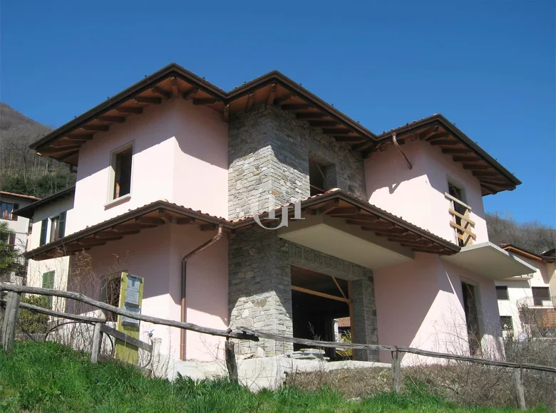 2 bedroom Villa 195 m² San Siro, Italy