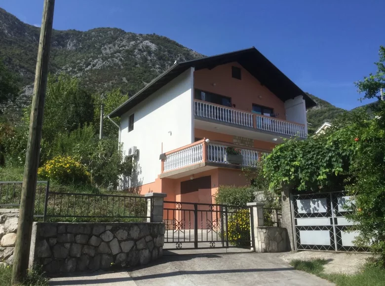 5 bedroom house 160 m² Dobrota, Montenegro