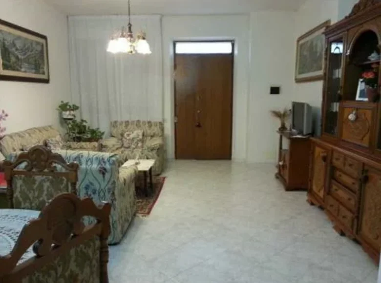 8 room apartment 150 m² Terni, Italy