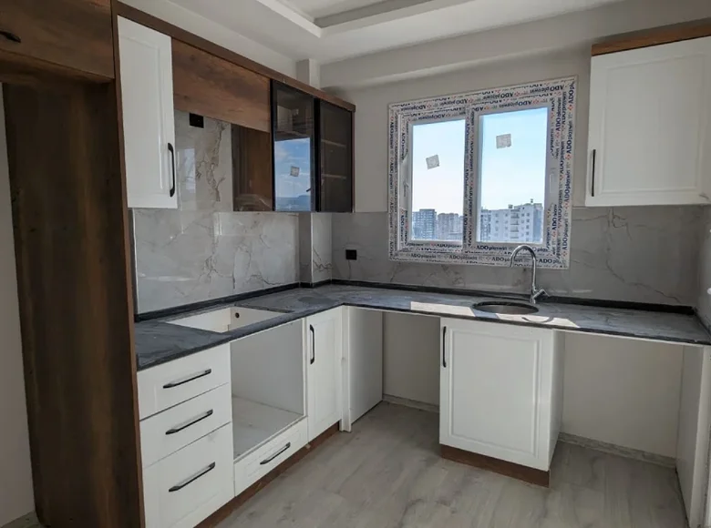 Mieszkanie 2 pokoi 83 m² Mezitli, Turcja