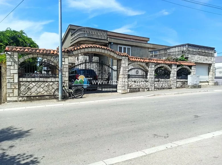 Casa 5 habitaciones 268 m² Bjelisi, Montenegro