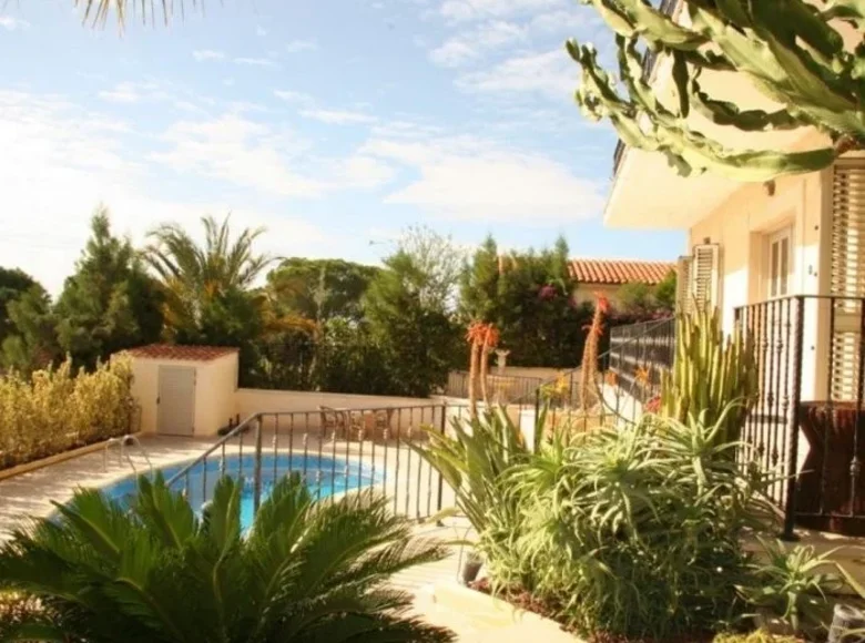 Dom 4 pokoi 200 m² Peyia, Cypr