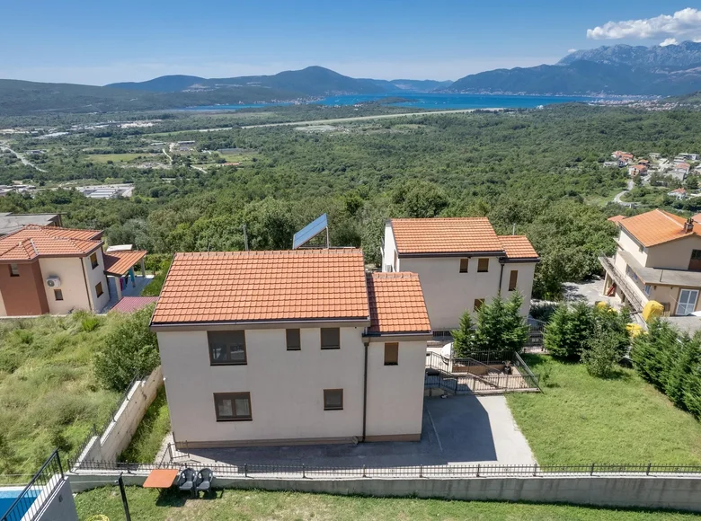 Haus 3 Schlafzimmer 176 m² Dobrota, Montenegro