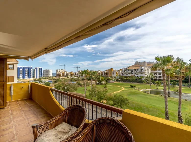 Mieszkanie 2 pokoi 92 m² Torrevieja, Hiszpania