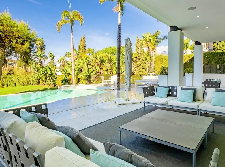 6 bedroom villa 730 m² Marbella, Spain