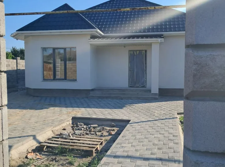 Haus 3 zimmer 102 m² Nerubajske, Ukraine