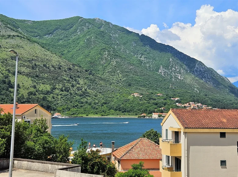 2 bedroom apartment 131 m² Dobrota, Montenegro