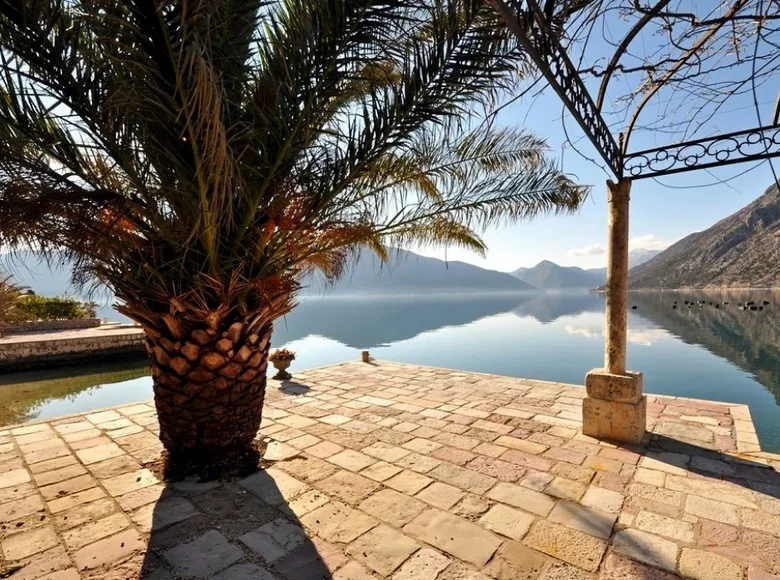 6 bedroom villa 235 m² Stoliv, Montenegro