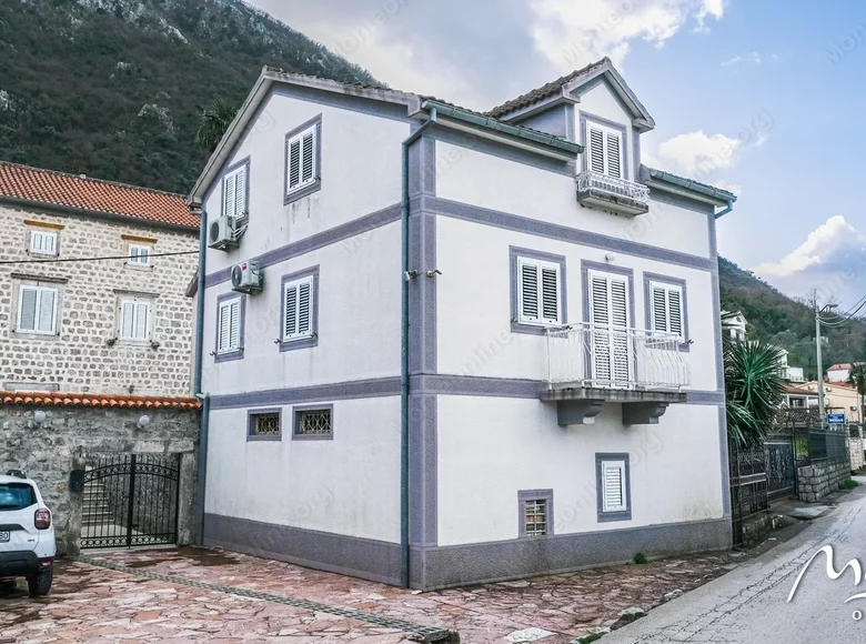 Villa de 4 dormitorios 150 m² Kotor, Montenegro