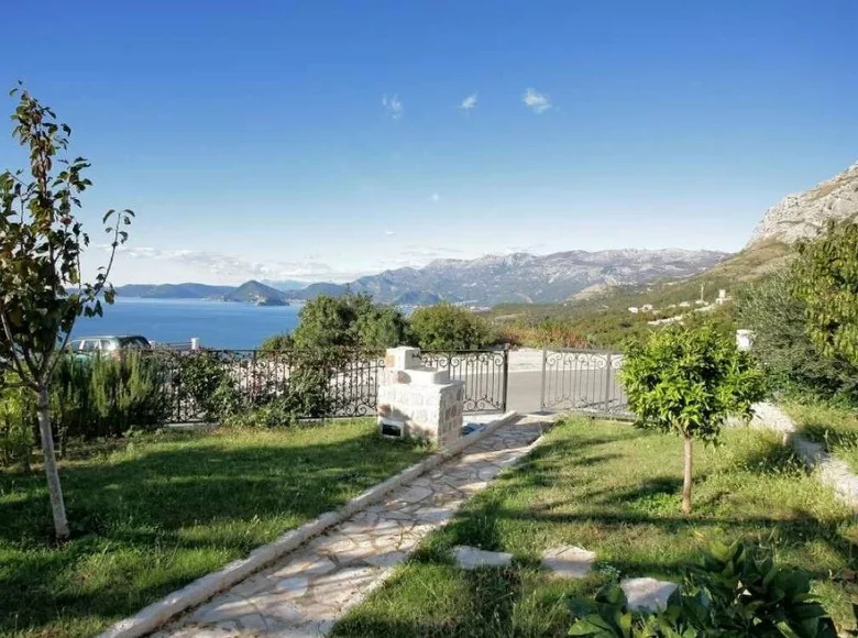 Casa 6 habitaciones 400 m² Budva, Montenegro