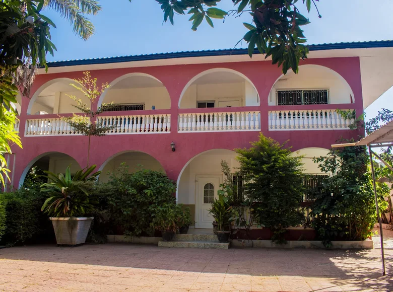 Haus 6 Schlafzimmer  Sukuta, Gambia