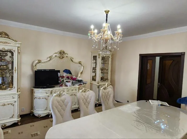 Kvartira 4 xonalar 120 m² Toshkentda