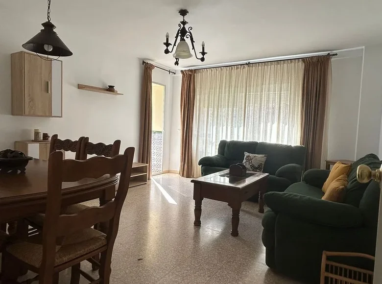 Wohnung 4 Schlafzimmer 120 m² Estepona, Spanien