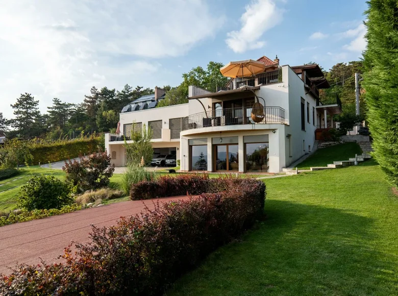 Villa 19 rooms 400 m² Budaoers, Hungary