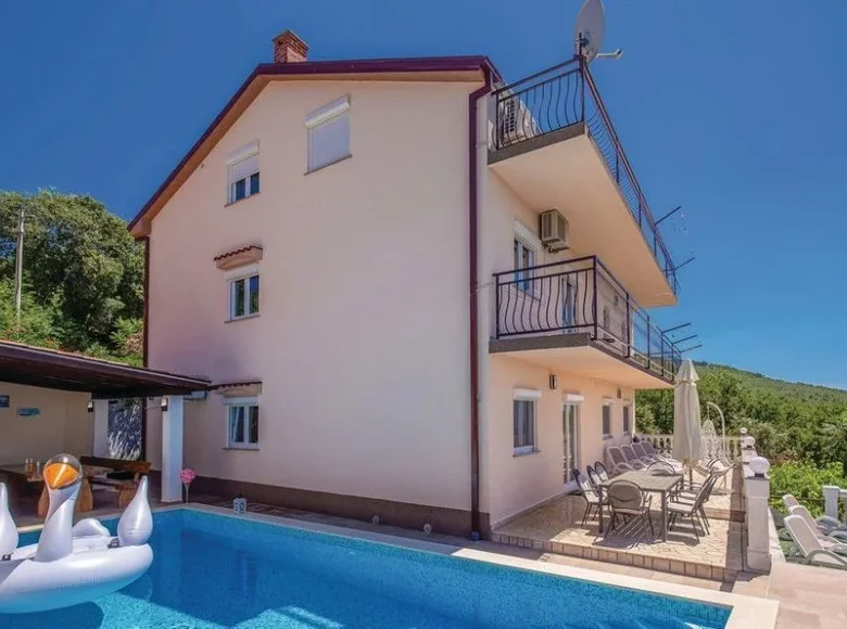 Hotel 335 m² in Crikvenica, Croatia