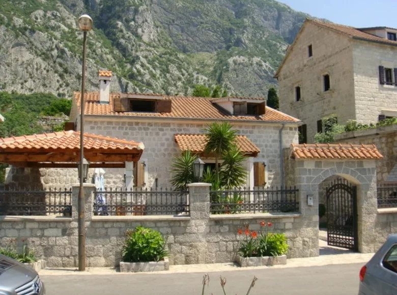 Villa de 4 dormitorios 160 m² Montenegro, Montenegro
