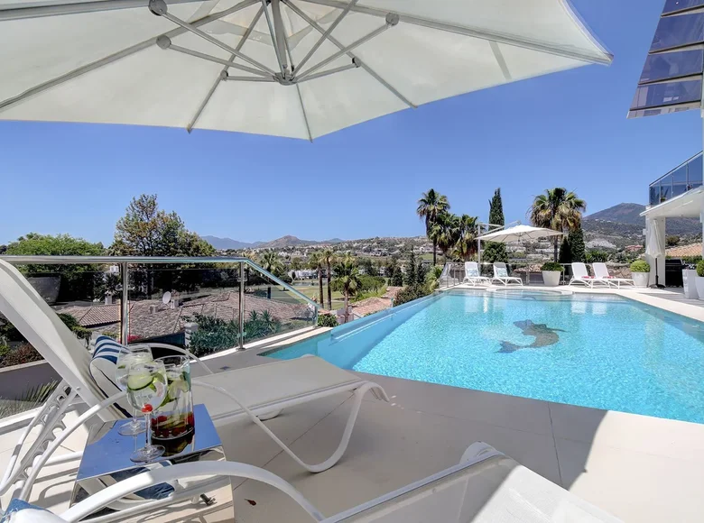 5 bedroom house 575 m² San Pedro Alcantara, Spain