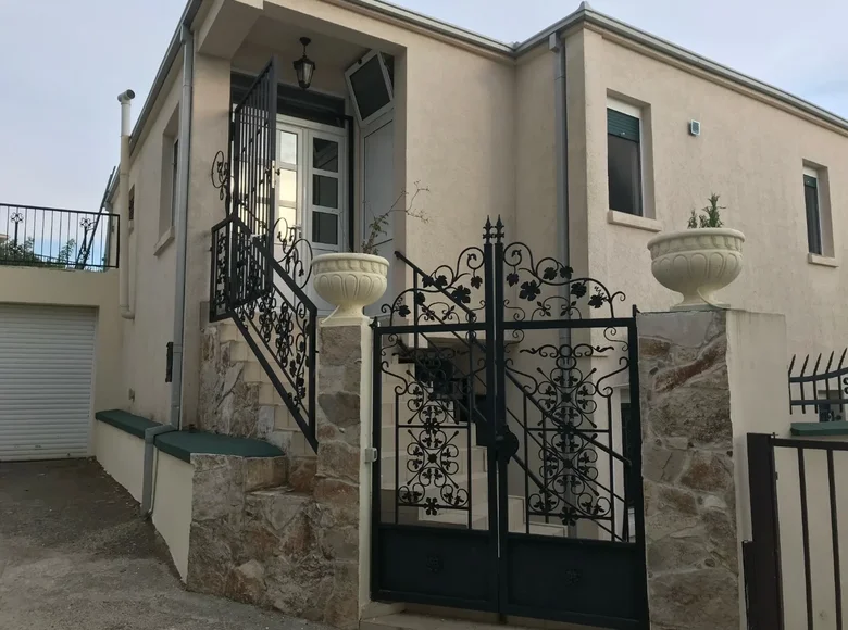 3 bedroom house 231 m² Sutomore, Montenegro