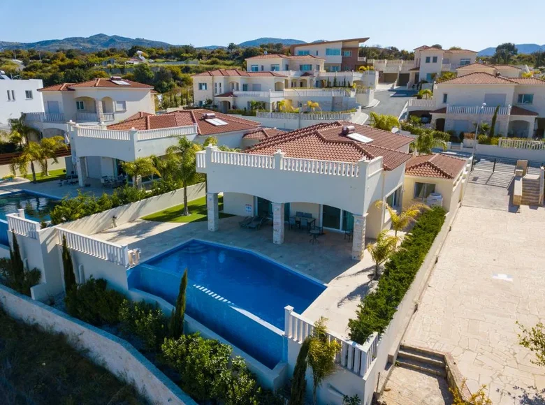 Villa de 4 habitaciones 250 m² Peyia, Chipre