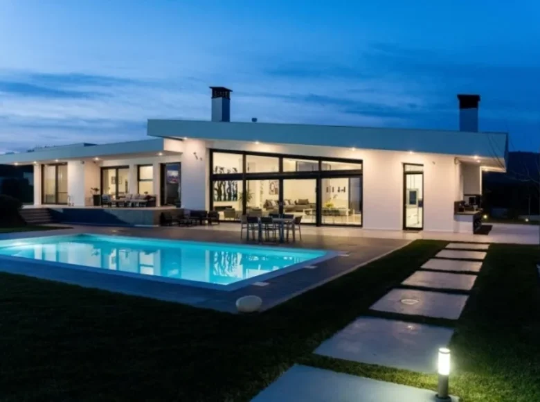 Villa de tres dormitorios 261 m² Amphipoli, Grecia