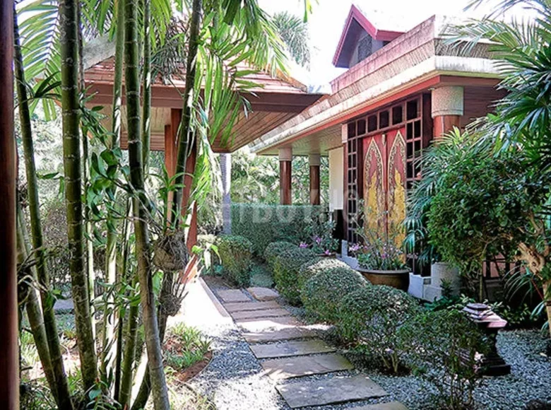 3 bedroom villa 550 m² Phuket, Thailand