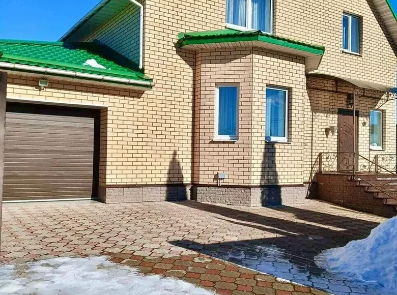 Dom wolnostojący 359 m² Alhova, Białoruś