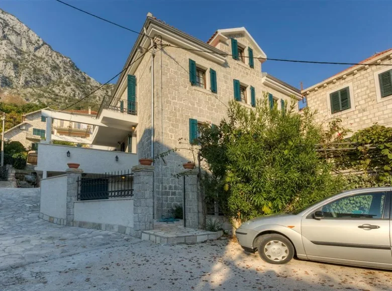 Villa 11 Schlafzimmer 380 m² Risan, Montenegro