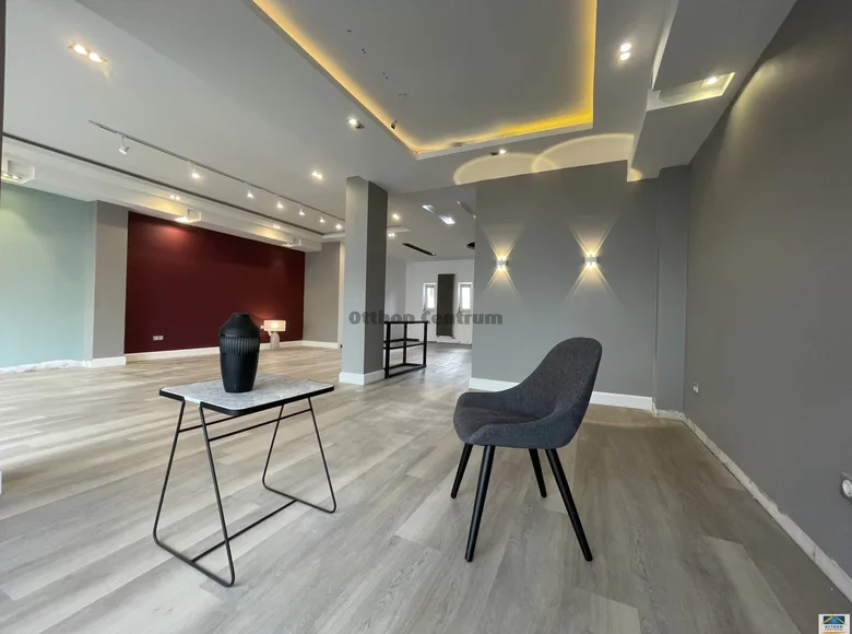 Commercial property 81 m² in Budapest, Hungary