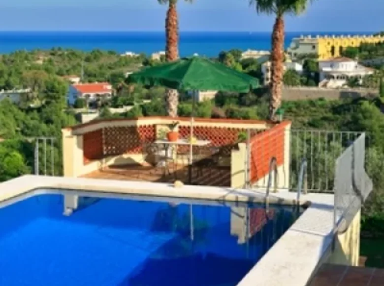 5 bedroom villa 420 m² Denia, Spain