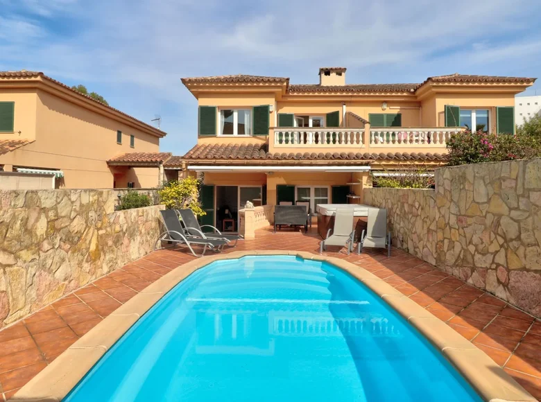 4-Schlafzimmer-Villa 200 m² Palmanova, Spanien