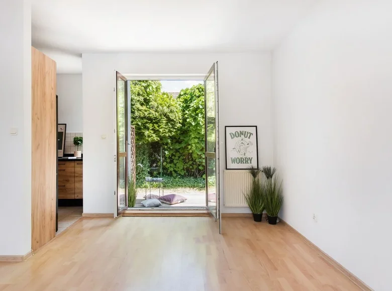 Commercial property 81 m² in Krakow, Poland