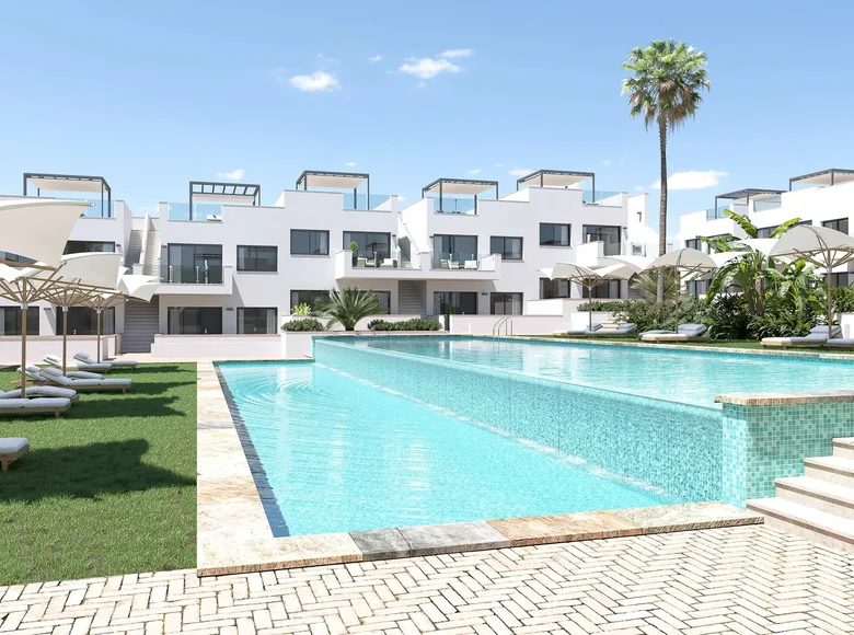 Mieszkanie 3 pokoi 130 m² Torrevieja, Hiszpania