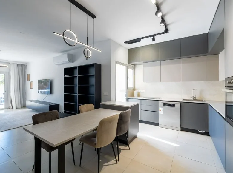 Mieszkanie 2 pokoi 98 m² Koinoteta Agiou Tychona, Cypr