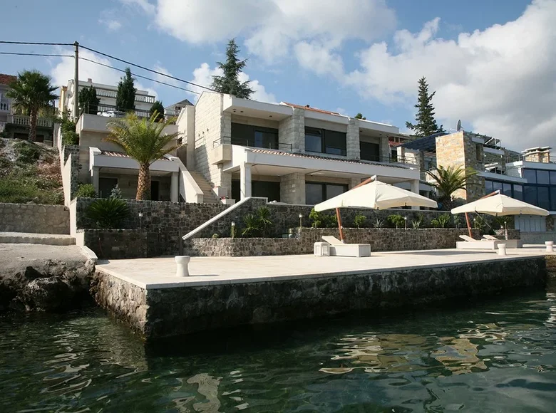 4 bedroom Villa 300 m² Krasici, Montenegro