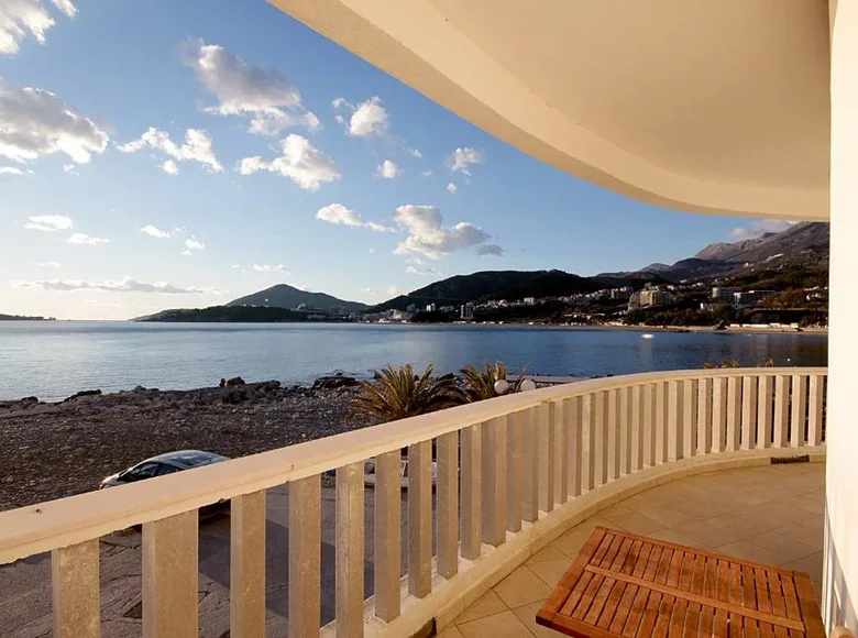 1 bedroom apartment 56 m² Budva, Montenegro