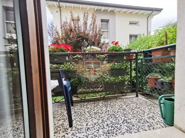 Mieszkanie 3 pokoi 98 m² Desenzano del Garda, Włochy