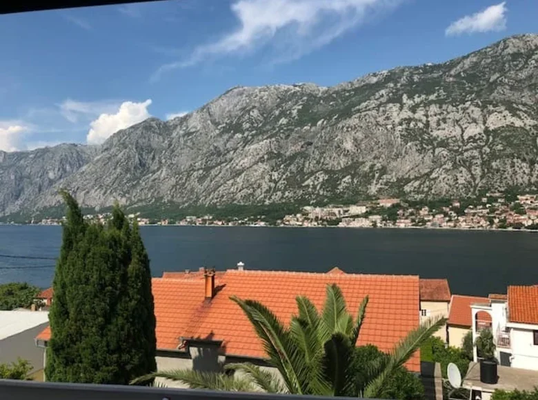 Haus 4 Schlafzimmer 230 m² Prcanj, Montenegro